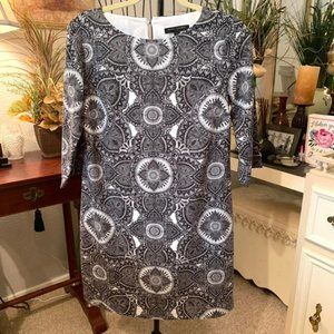 Banana Republic 4 Dress ~ Black & White Graphic Print - Three-Quarter Sleeves